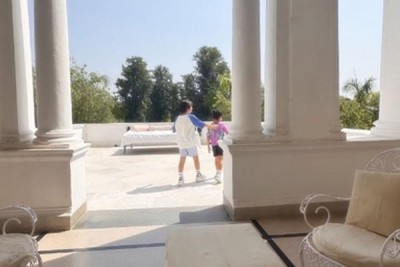 Kareena Kapoor gives a glimpse of her 'lazy old-school mornings' with Taimur & Jeh