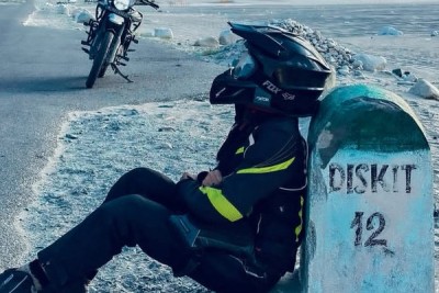 One day, I'll stop by again, says Vijay Deverakonda to man who imitates his ride 