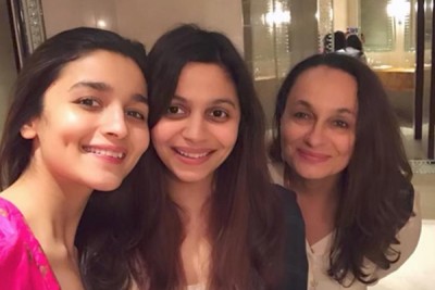 Soni Razdan shares throwback pic with 'her gorgeous girls' Alia Bhatt, Shaheen Bhatt