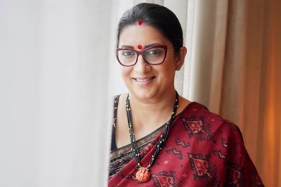 Smriti Irani devours a tray of authentic Bengali sweets