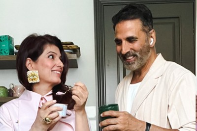 Twinkle shares picture with Akshay Kumar after 'long day of cricket'