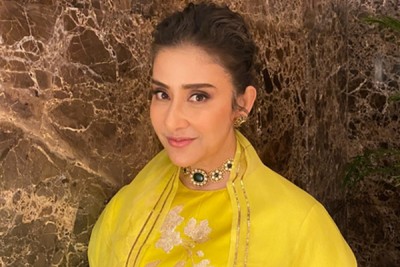 Manisha Koirala soaks in dad's 'gentle vibe' during a joyful family Sunday