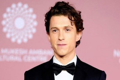 Tom Holland helps Zendaya escape wardrobe malfunction