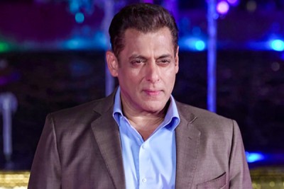 Salman Khan comes supports Rajpal Yadav following humiliation by host at awards ceremony