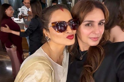Huma Qureshi has an �evening full of love� with her �forever icon� Rekha