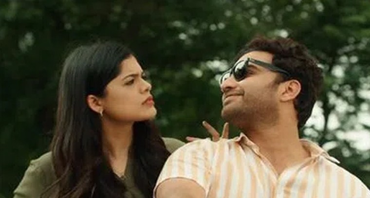 'గుండెల్లోన గుండెల్లోన' సాంగ్ లిరిక్స్
