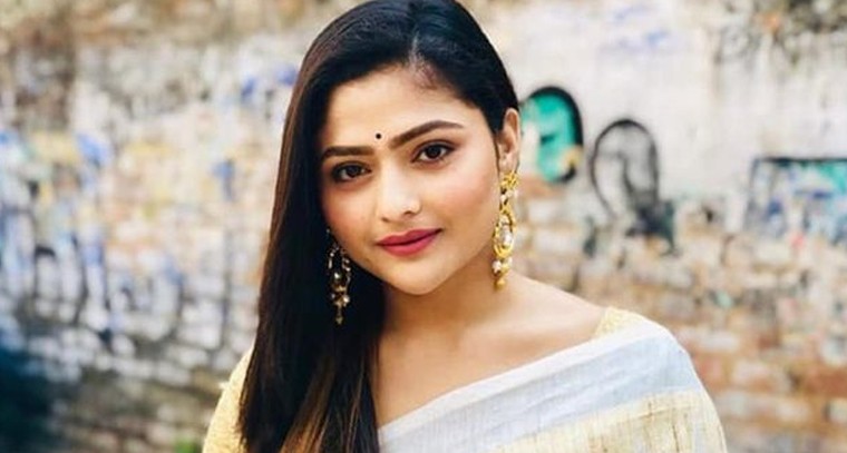 ఆసుపత్రిలో వెంటిలేటర్‌పై సినీ నటి
