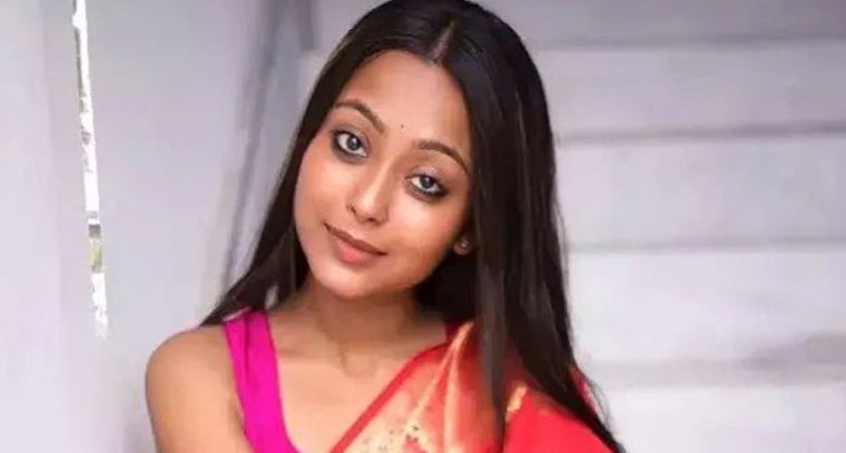 ప్రముఖ సినీ నటి ఆత్మహత్య
