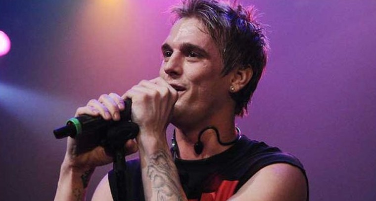 అనుమానాస్పద స్థితిలో ప్రముఖ సింగర్ మృతి
