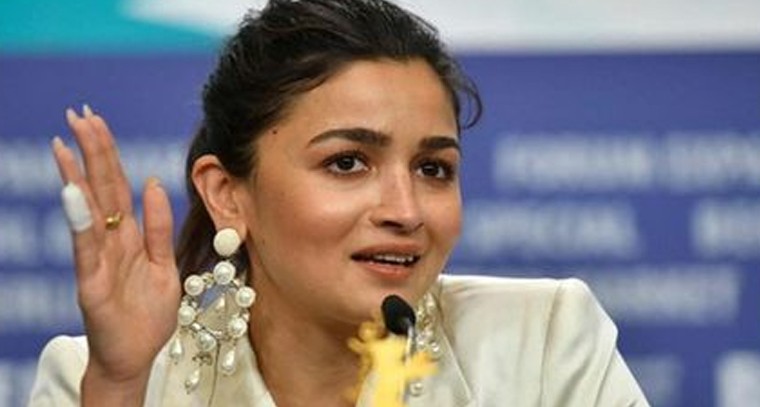 రణ్‌వీర్‌ ఫొటోషూట్‌ పై ఆలియా కామెంట్స్
