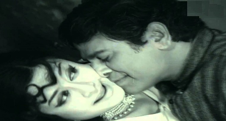 'ఓ బంగరు రంగుల చిలుక' పాట లిరిక్స్
