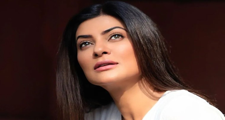ఆ దేవుడే కాపాడాడు: సుస్మితాసేన్
