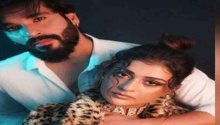 ప్రేమంటే ఇదేరా...లిప్ లాక్ తో ప్రేమను వ్యక్తించేసింది