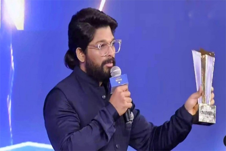 ప్రెస్టీజియస్ ఇండియన్ ఆఫ్ ది ఇయర్ అవార్డు అందుకున్న ఐకాన్ స్టార్...!!