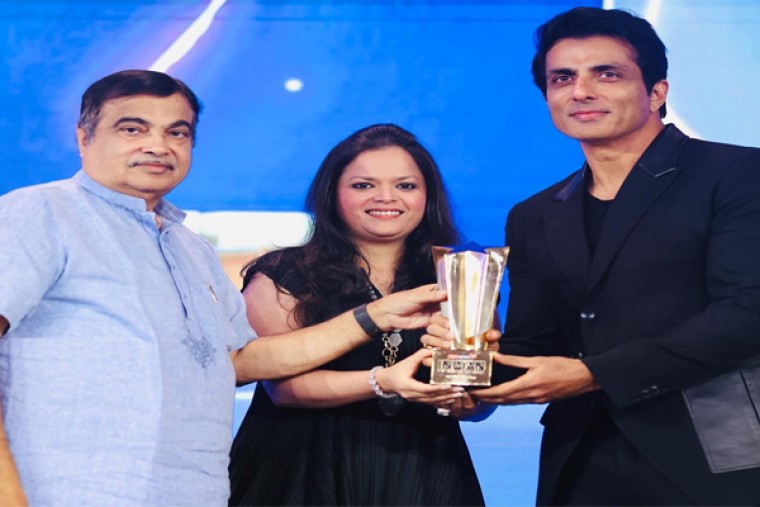 CNN ఇండియన్ ఆఫ్ ది ఇయర్ అవార్డు గెలుచుకున్న సోనూసూద్..!!