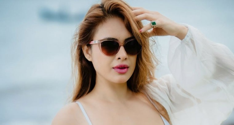 బికినీ లుక్‌లో నేహా మాలిక్