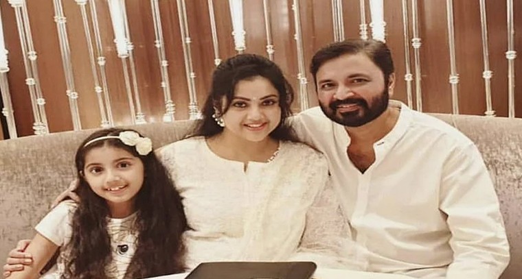 ప్రముఖ సినీ నటి మీనా ఇంట్లో తీవ్ర విషాదం  


