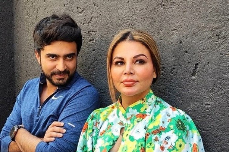 రాఖీ సావంత్ భర్త ఆదిల్ దురానీ అరెస్ట్

