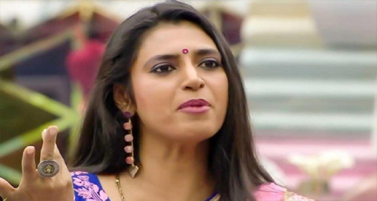 హిందీ డిబేట్ లో దడదడలాడించిన సౌత్ నటి.... 

