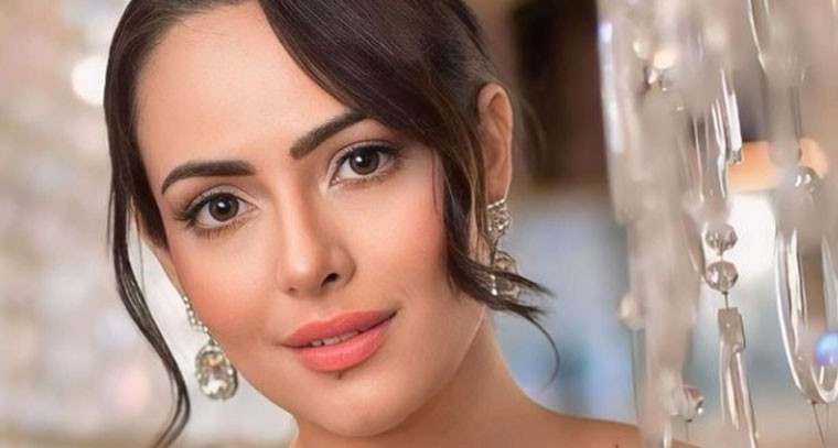 షార్ట్ బ్లాక్ లుక్‌లో ఆంచల్ ముంజల్