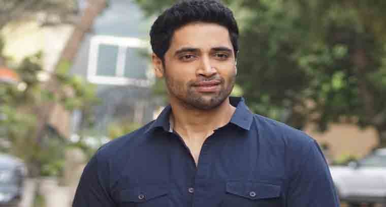 అందువల్లే శృతిహాసన్ ‘డెకాయిట్’ నుండి తప్పుకున్నారు 
