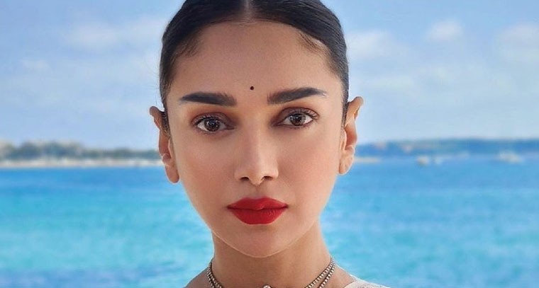 కేన్స్ ఫిల్మ్ ఫెస్టివల్ లో తళుక్కుమన్న అదితిరావు 