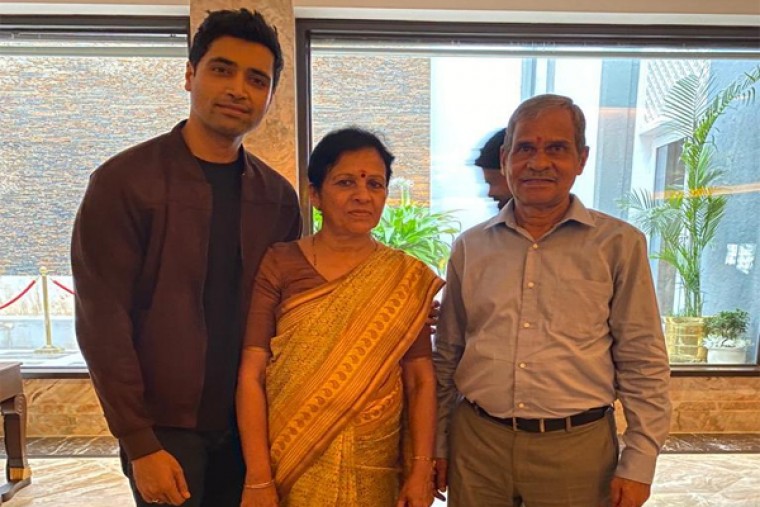 మేజర్ సందీప్ ఉన్నికృష్ణన్ కి అడివిశేష్ ఘననివాళి..!!