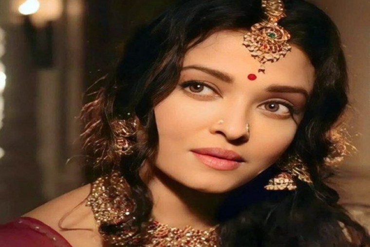 ఎవర్గ్రీన్ బ్యూటీ, ఫరెవర్ క్రష్ ఐశ్వర్యారాయ్ బచ్చన్ బర్త్ డే ..!!