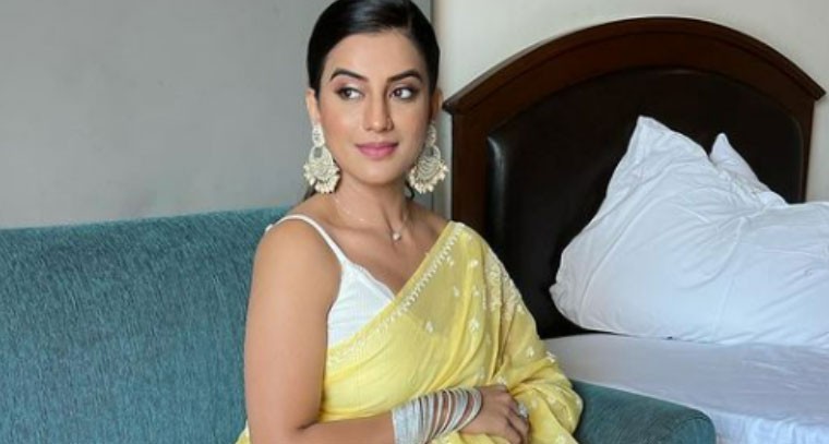 దేశీ లుక్‌లో నటి అక్షరా సింగ్ 