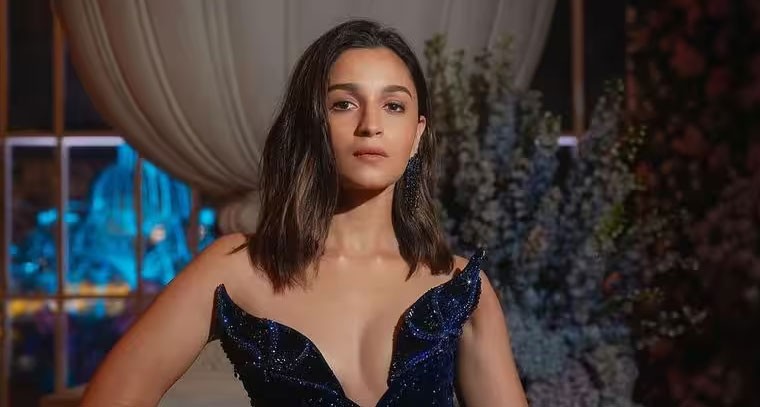 అలియా ఫోజులు అదరహో