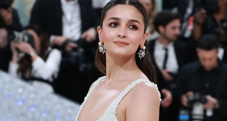 మెట్ గలా వేడుకలో ఏంజెల్‌లా అలియా భట్ 