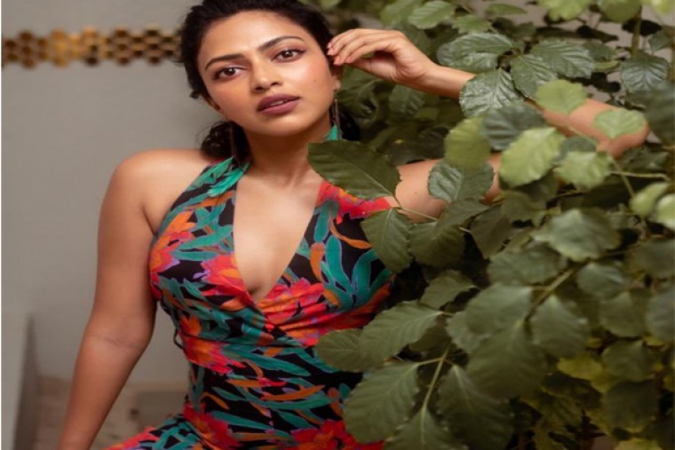 అఫీషియల్ .. ఖైదీ హిందీ రీమేక్ లో అమలాపాల్ స్పెషల్ రోల్..!!