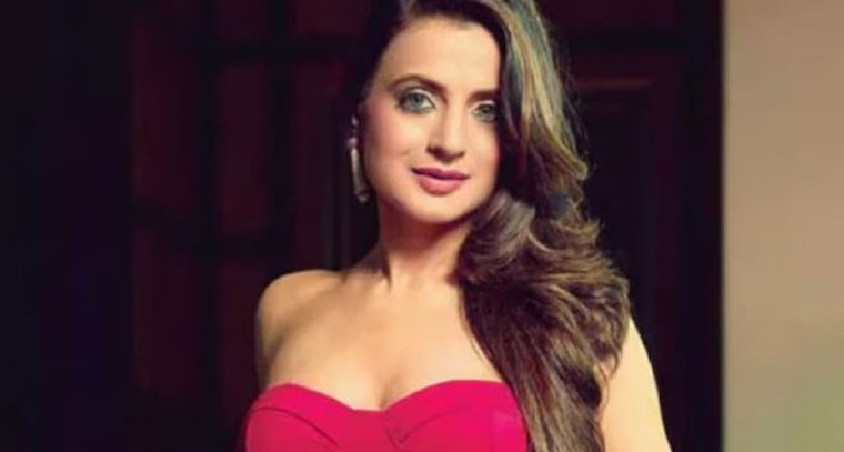 అమీషా పటేల్‌కు నాన్ బెయిలబుల్ వారెంట్ జారీ