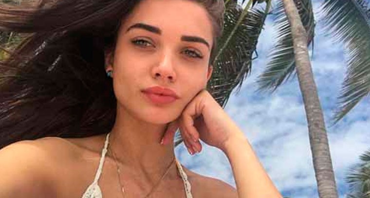 సెక్సీ థైస్‌ని చూపిస్తూ అమీ జాక్సన్‌  ఫోజులు 