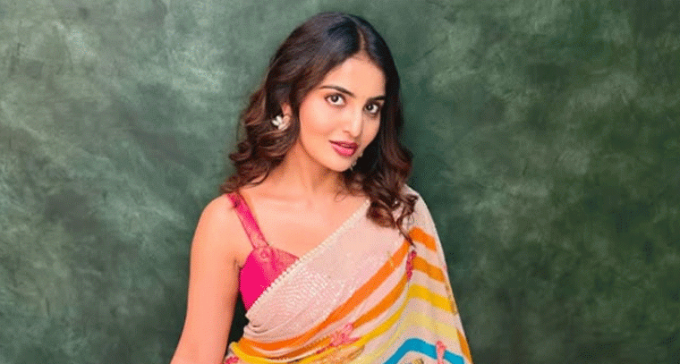 రంగుల చీరలో అనన్య నాగళ్ల