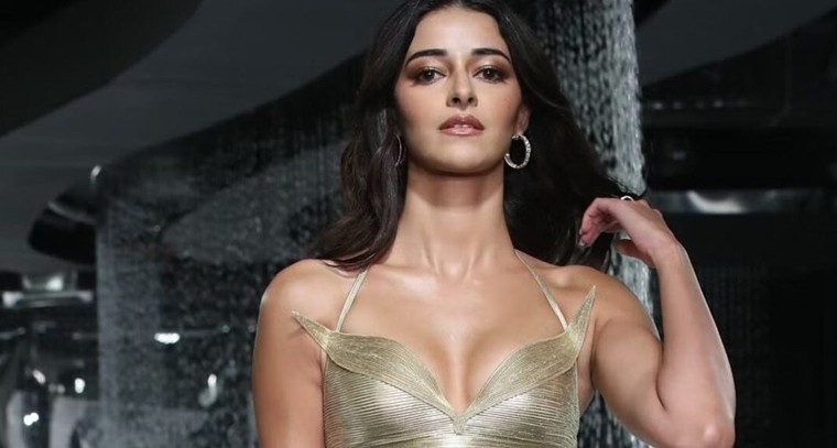 సైడ్ స్లిట్ డ్రెస్‌లో అనన్య పాండే