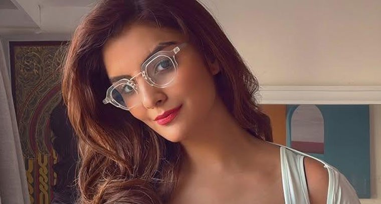 అన్వేషి జైన్ అందాల విందు.. చూస్తే తట్టుకోవడం కష్టమే..!