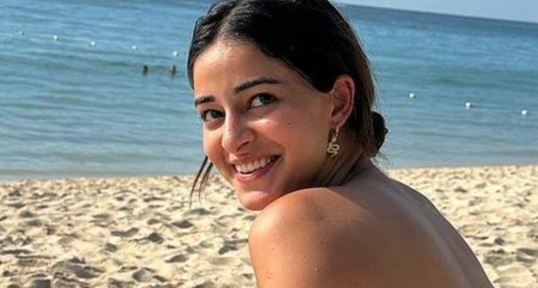  బికినీ లుక్ లో అనన్య పాండే