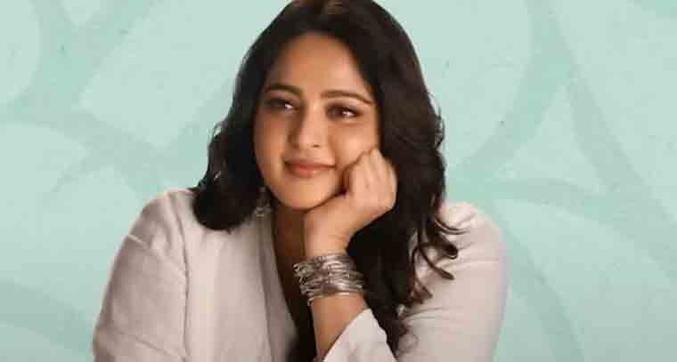 ప్రతినాయకి పాత్రకి సైతం ఒకే అంటున్న అనుష్క 
