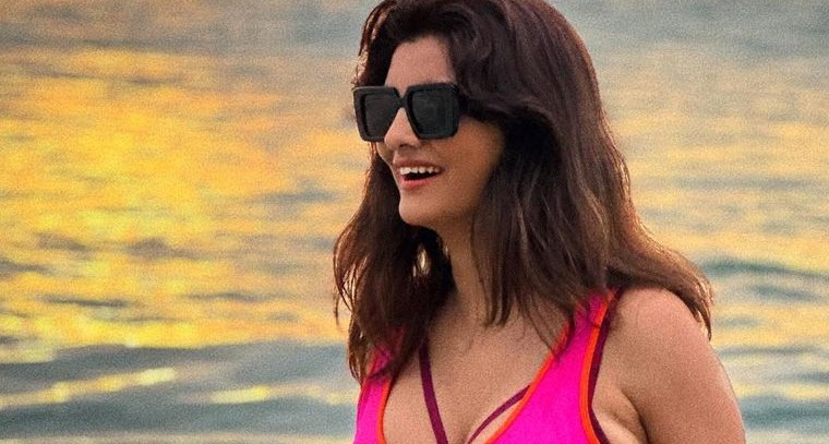  బోల్డ్ అండ్ హాట్ లుక్‌తో  అన్వేషి జైన్ 