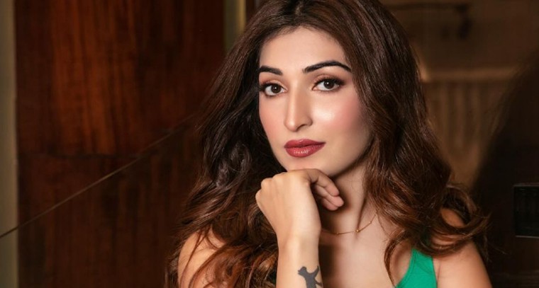 పరిశ్రమలోని వ్యక్తులు చెడ్డవారు :  నటి ఆరీజ్ చౌదరి