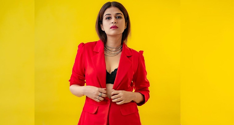 గ్లామర్ డోస్ పెంచిన శ్రద్ధ దాస్