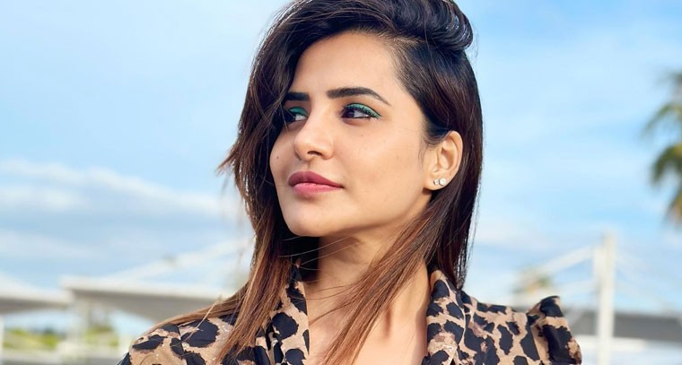  నడిరోడ్డులో తెగించిన అషురెడ్డి