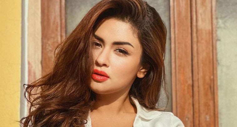 అవ్నీత్ కౌర్ గ్లామర్ షో 