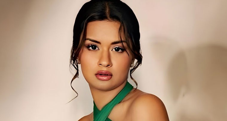 ఆకుపచ్చ గౌనులో అవ్నీత్ కౌర్  హాట్ పోజులు