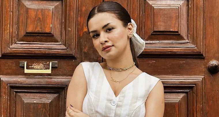 అవ్నీత్ కౌర్  కిల్లర్ పోజులు !