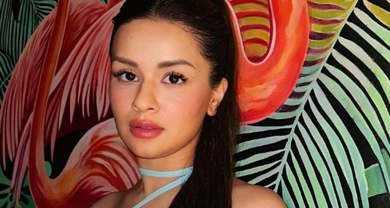 బ్లూ కలర్ టైట్ ఫిట్ లుక్‌లో  అవనీత్ కౌర్ 