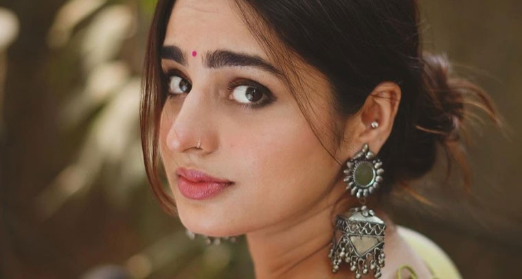 చీరకట్టులో  మతి పోగొట్టిన అయేషా ఖాన్ 