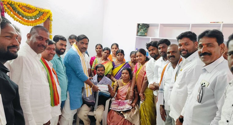 నాగాయపల్లి గ్రామంల్లో ఇందిరమ్మ ఇల్లు గృహప్రవేశంలో పాల్గొన బీర్ల అయిలయ్య