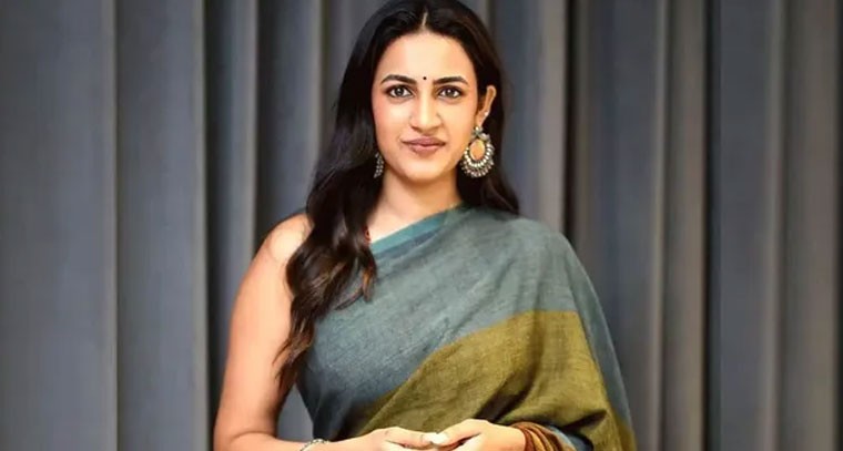 పైరసీ కింగ్ అరెస్ట్: నిహారిక కీలక వ్యాఖ్యలు